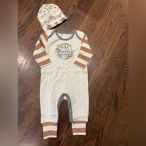 4/$20 My 1st Thanksgiving onesie and hat. New in bag. Never worn